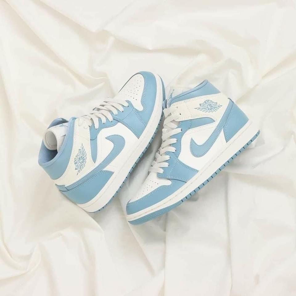 Jordan 1 Mid UNC