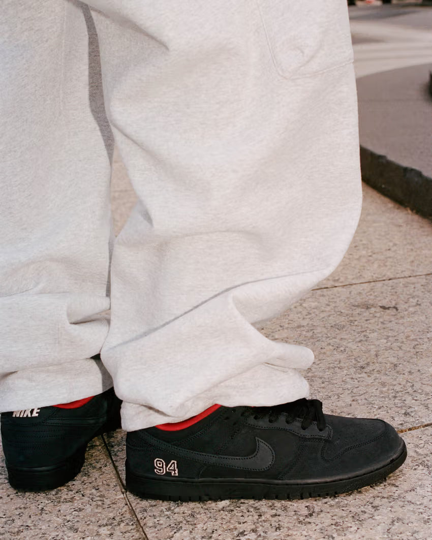 🖤 Nike x Supreme SB Dunk – Black