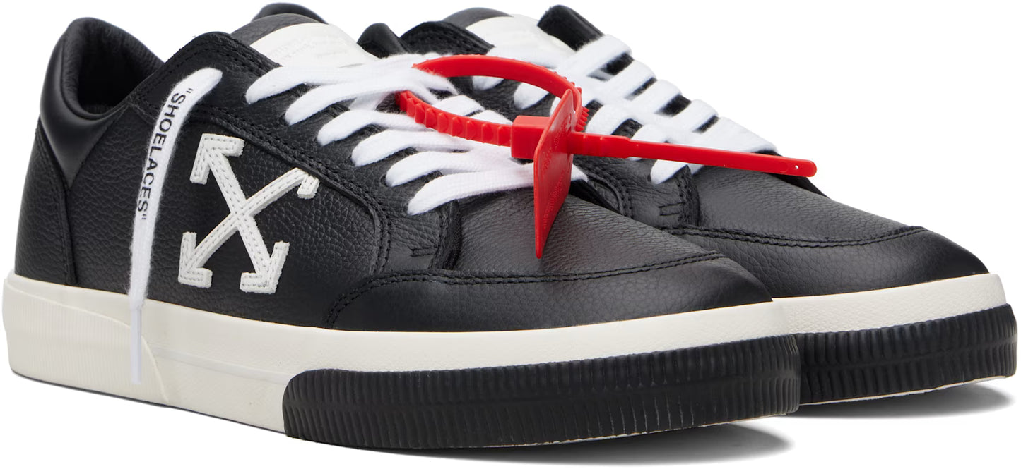 Off-White Vulcanized Low Sneakers – Black