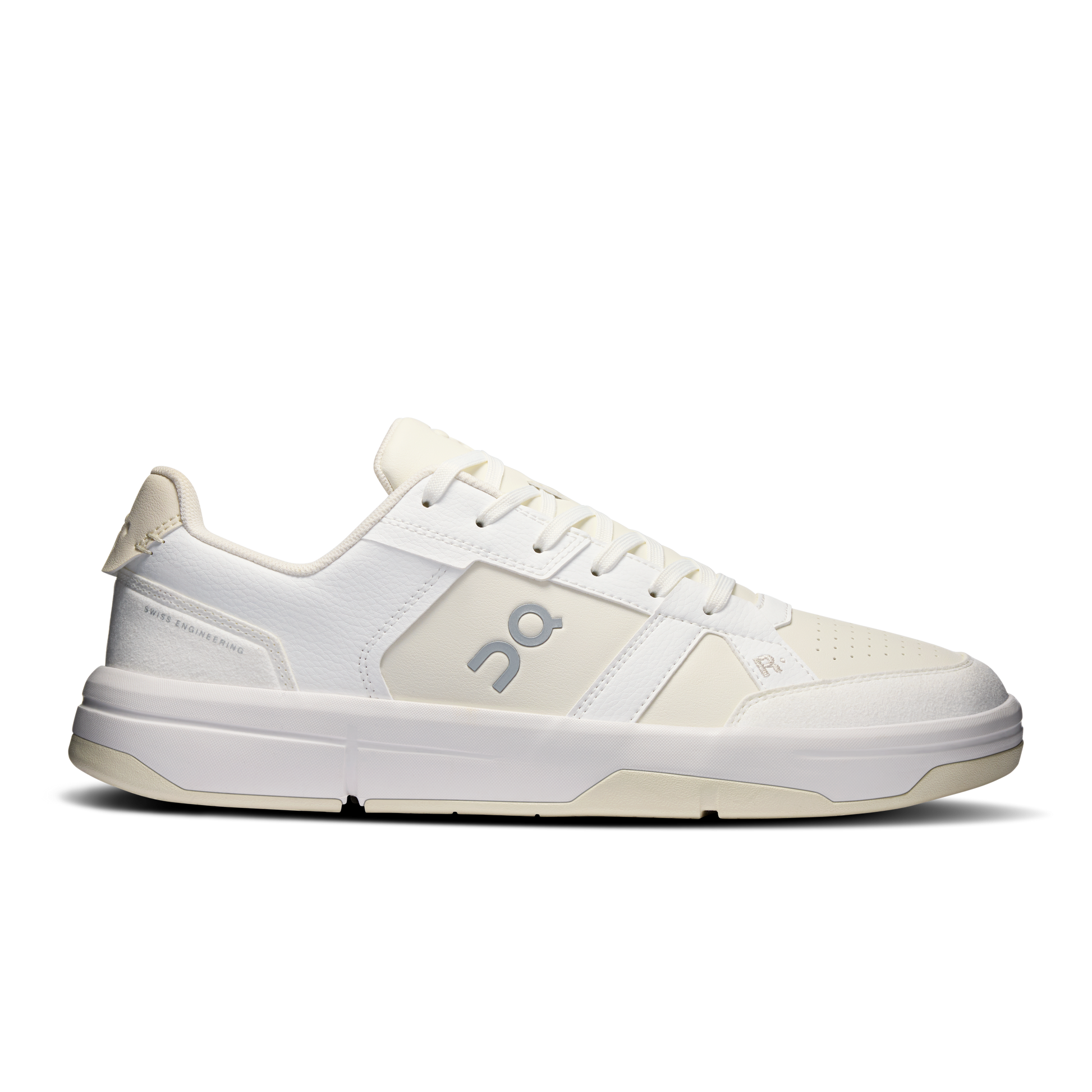 On THE ROGER Clubhouse - Men's Timeless Tennis Lifestyle Shoe - White / Dew