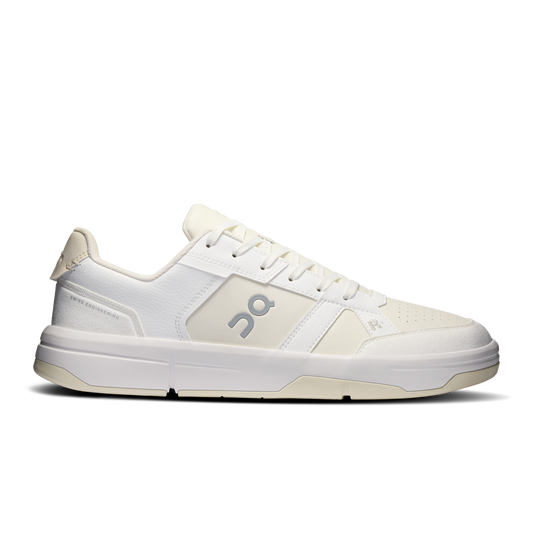 On THE ROGER Clubhouse - Men's Timeless Tennis Lifestyle Shoe - White / Dew