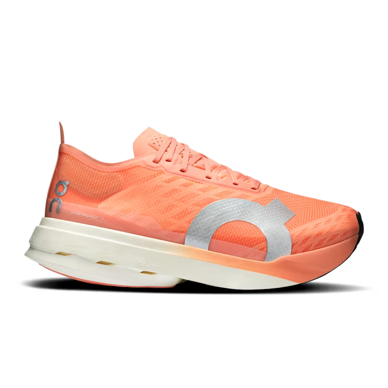 On Cloudboom Strike – Sunstone White