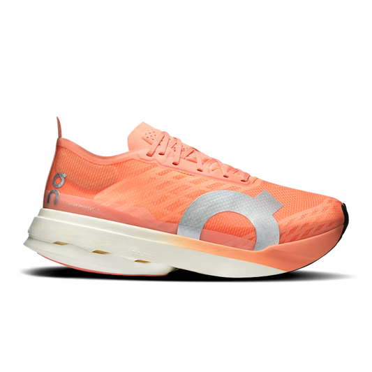 On Cloudboom Strike – Sunstone White