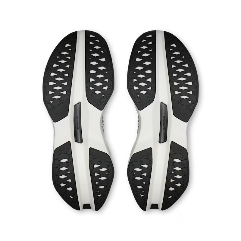 On Cloudboom Max – Undyed White Flame