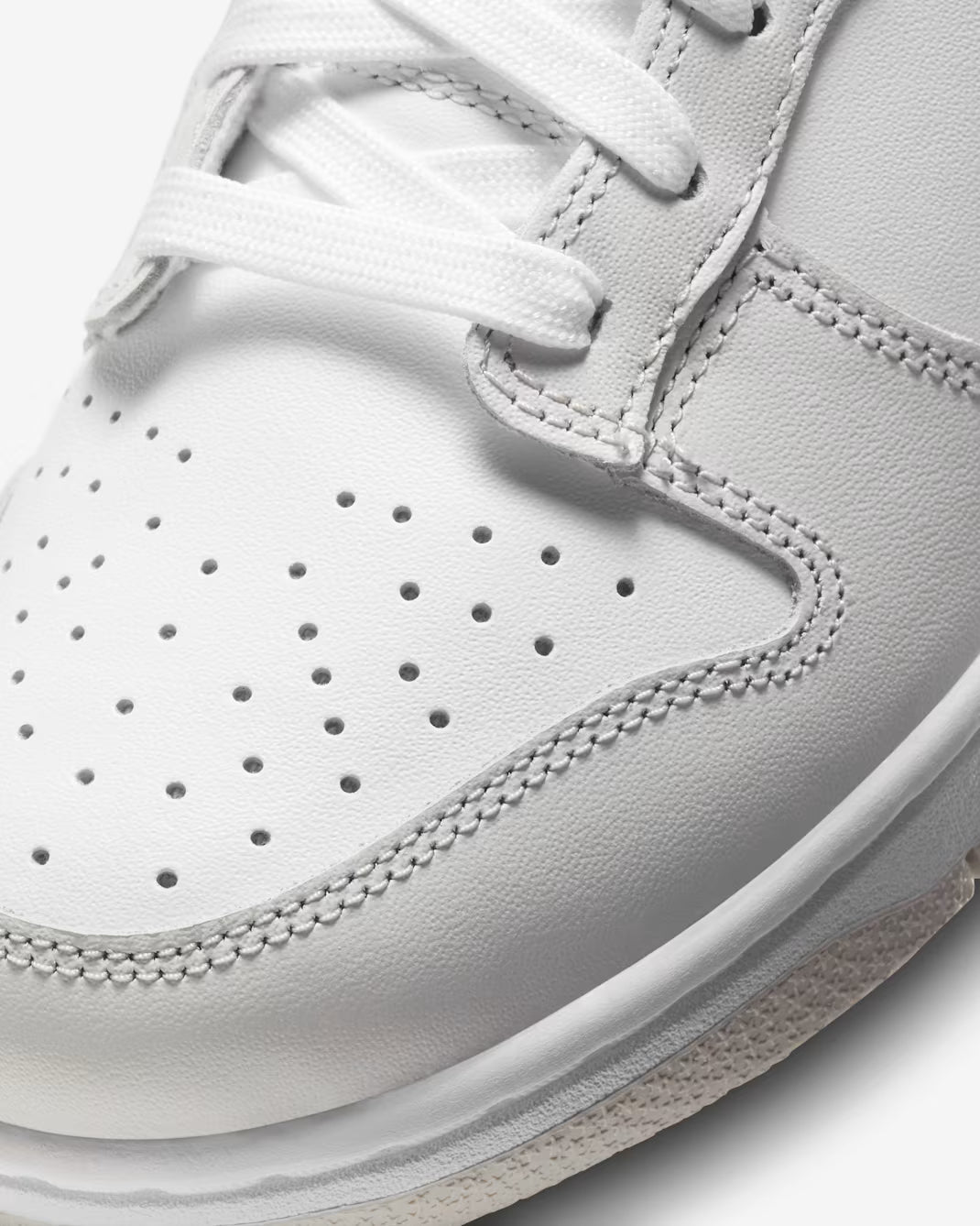 Dunk Low Photon Dust