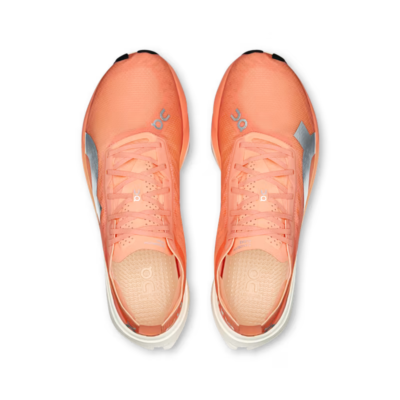 On Cloudboom Strike – Sunstone White