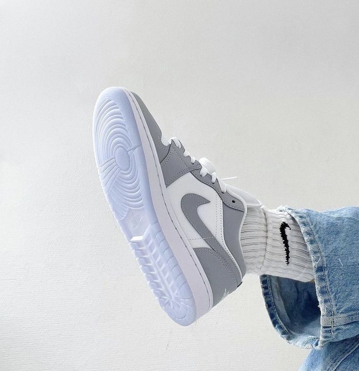 Jordan 1 Low Wolf Grey