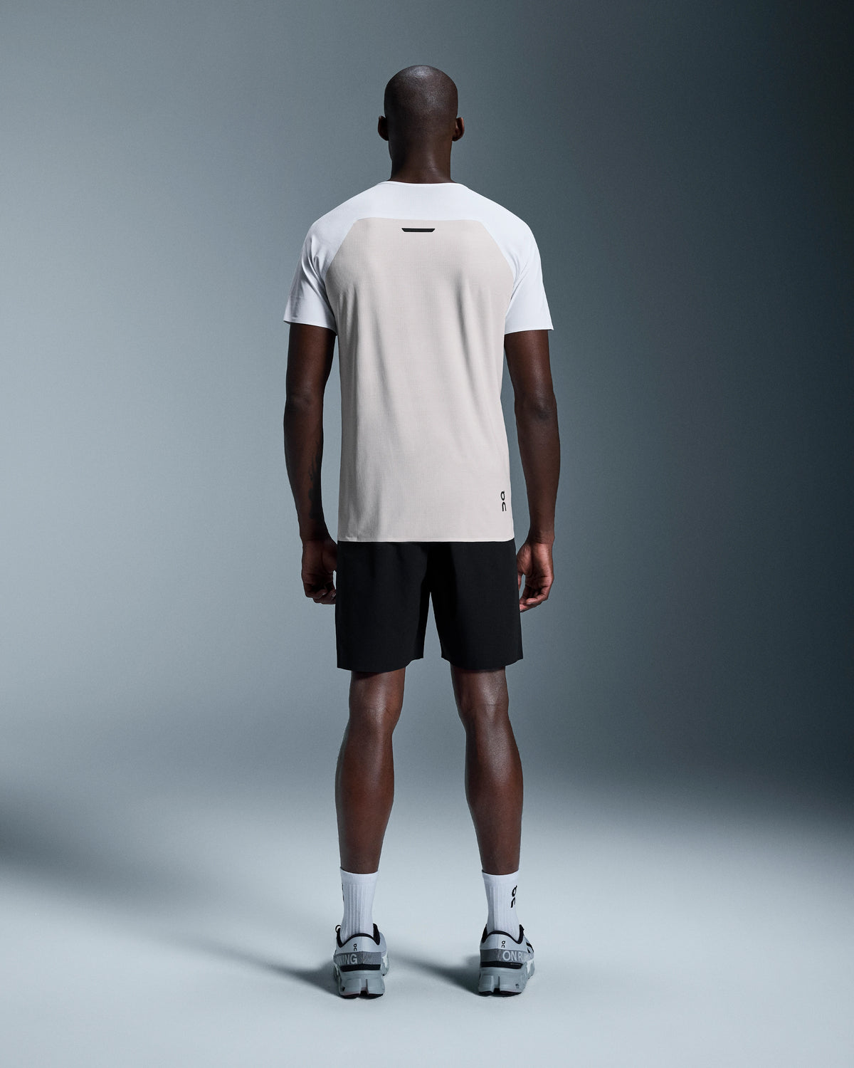 On Men’s Performance-T White | Silver