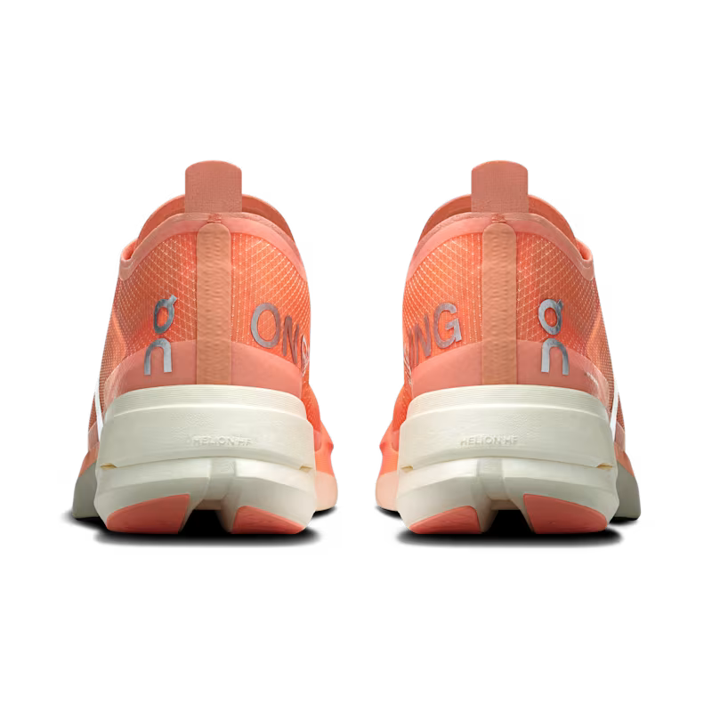 On Cloudboom Strike – Sunstone White